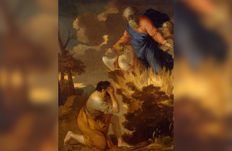 Un hombre se arrodilla frente a una zarza ardiente. Figura celestial al fondo extiende la mano. Escena con tonos cálidos y cielo nublado.