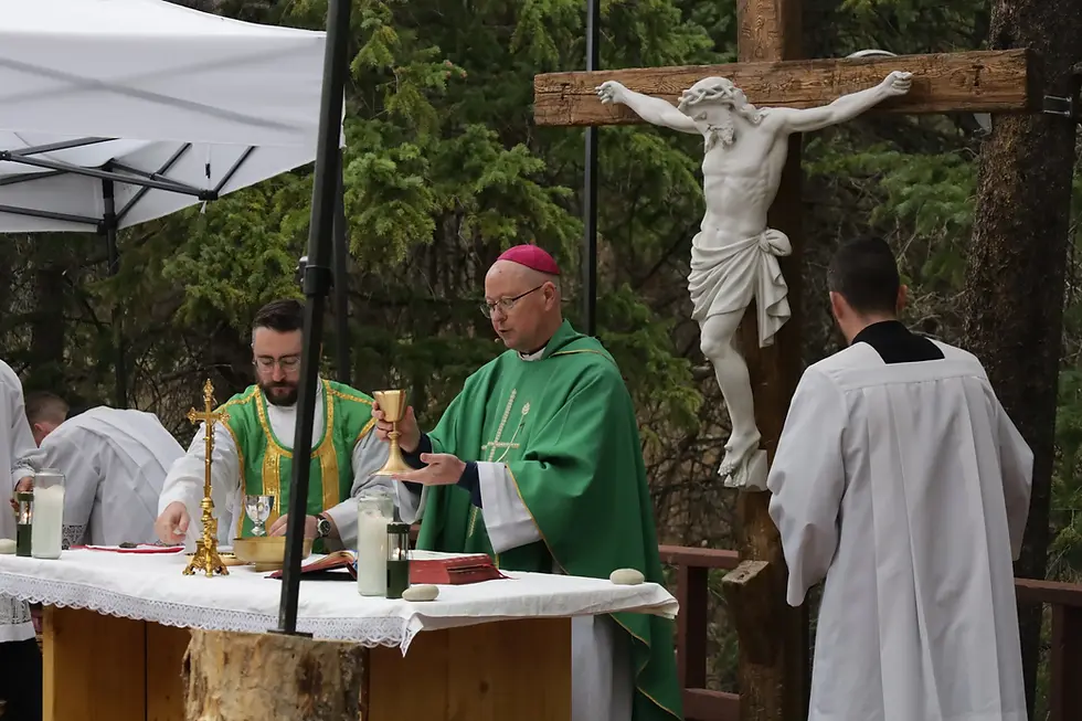 "Regalen a Jesús": el arzobispo James Golka desafía a los misioneros de verano
