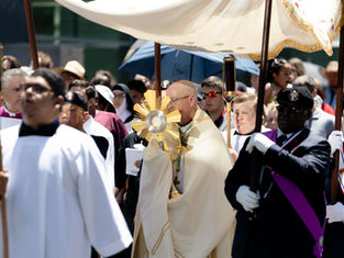 INVITACIÓN: Histórica Procesión Eucarística por el centro de Denver con el arzobispo James Golka