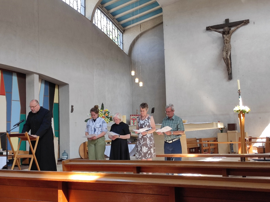 The Revd Jonathan Jeffrey (far left) introduces the commissioning of the Revd Lizzie Davidson, the Revd Sandra Haggan, and Margaret and Peter Hellawell.