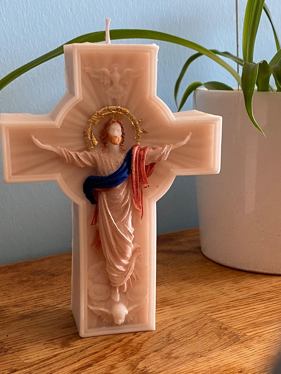 In the Light of Easter: Meaningful Celebrations with Cross and Egg-Shaped Candles