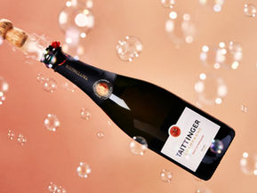 Delta viert 100-jarig jubileum met champagne en bijzondere veiligheidsvideo