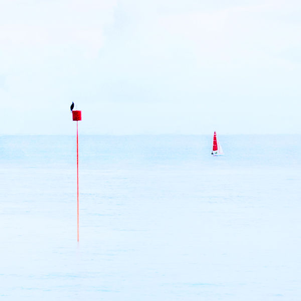Bateau rouge en vue!