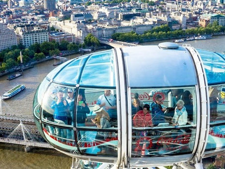 Don’t miss the chance to climb aboard a capsule of the iconic London Eye, on the south bank of the Thames! This observation wheel, which rises over 135 meters into the London skyline, is the talles...