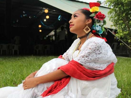 ✨ Step into the vibrant culture of Mexico with this stunning image 🇲🇽🌺 Traditional clothes never looked this fabulous! 🌟 Embrace the beauty and grace of Mexican tradition captured by IBOOKIGO ...