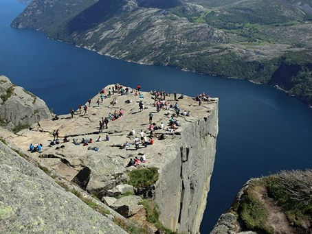 IBOOKIGO: Hike to Preikestolen, aka Pulpit Rock, a breathtaking cliff soaring 604 meters (1980 feet) above Lysefjord. Marvel at stunning fjord views and immerse yourself in nature’s beauty. Are you...