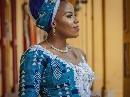 🔥 Let’s talk about slaying fashion trends with a blend of culture and style! 🌟 This woman rocking a turban and afro is giving us all the feels 💃 Embracing heritage with a modern twist 👑 Who els...