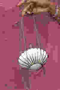 attics by chinju \ shell clutch