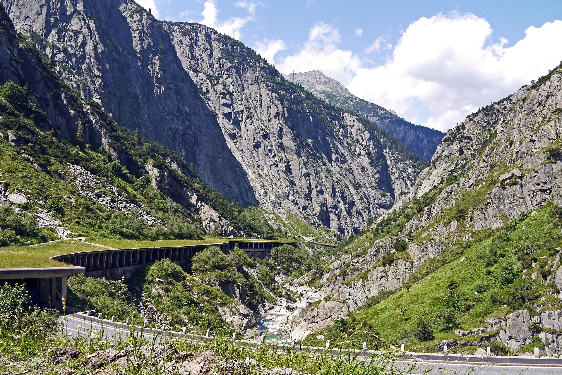 Transfer Geneva Airport (GVA) to Andermatt – Alpine Transfer
