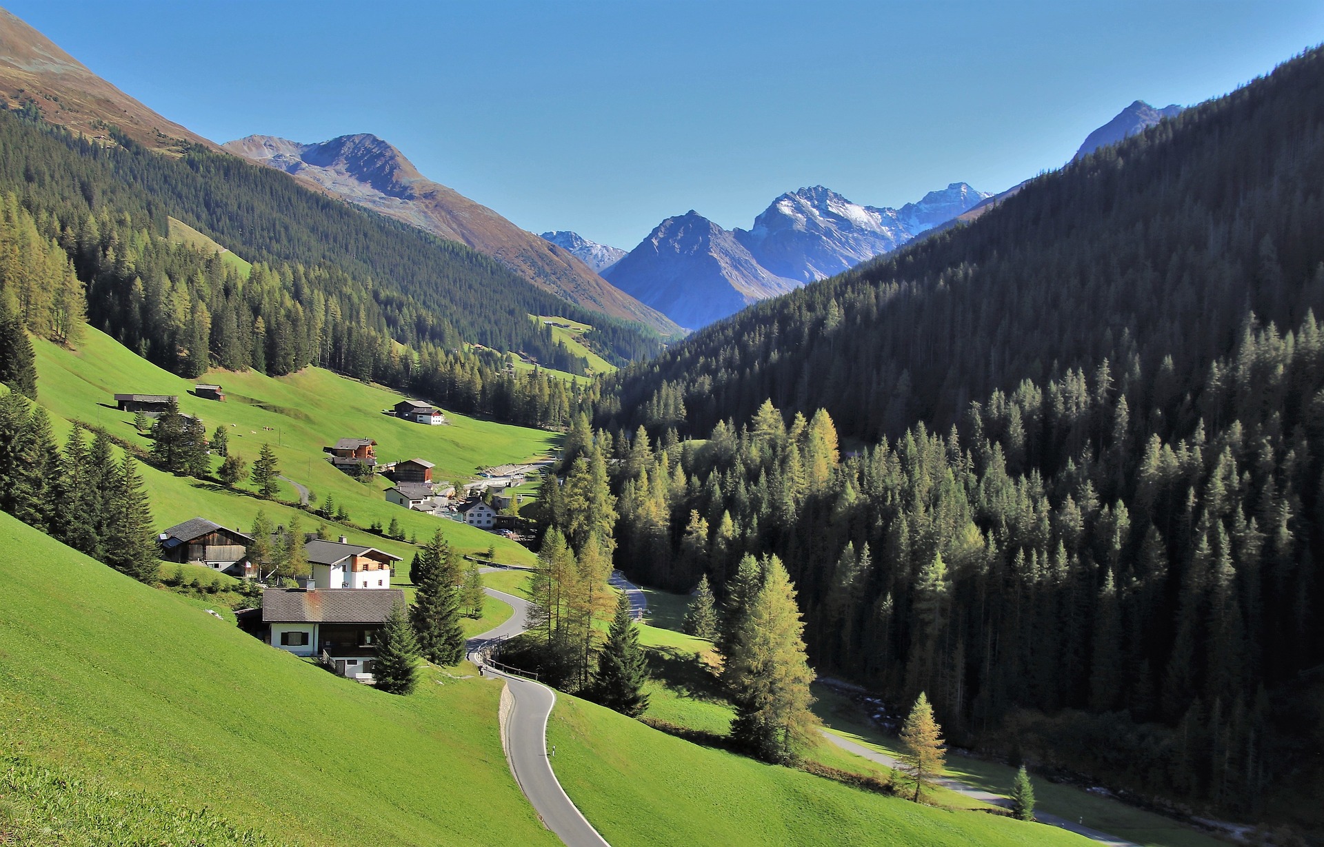 Transfer Geneva Airport (GVA) to Davos – Alpine Transfer