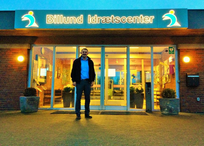 Erik fik sine venner i hallen