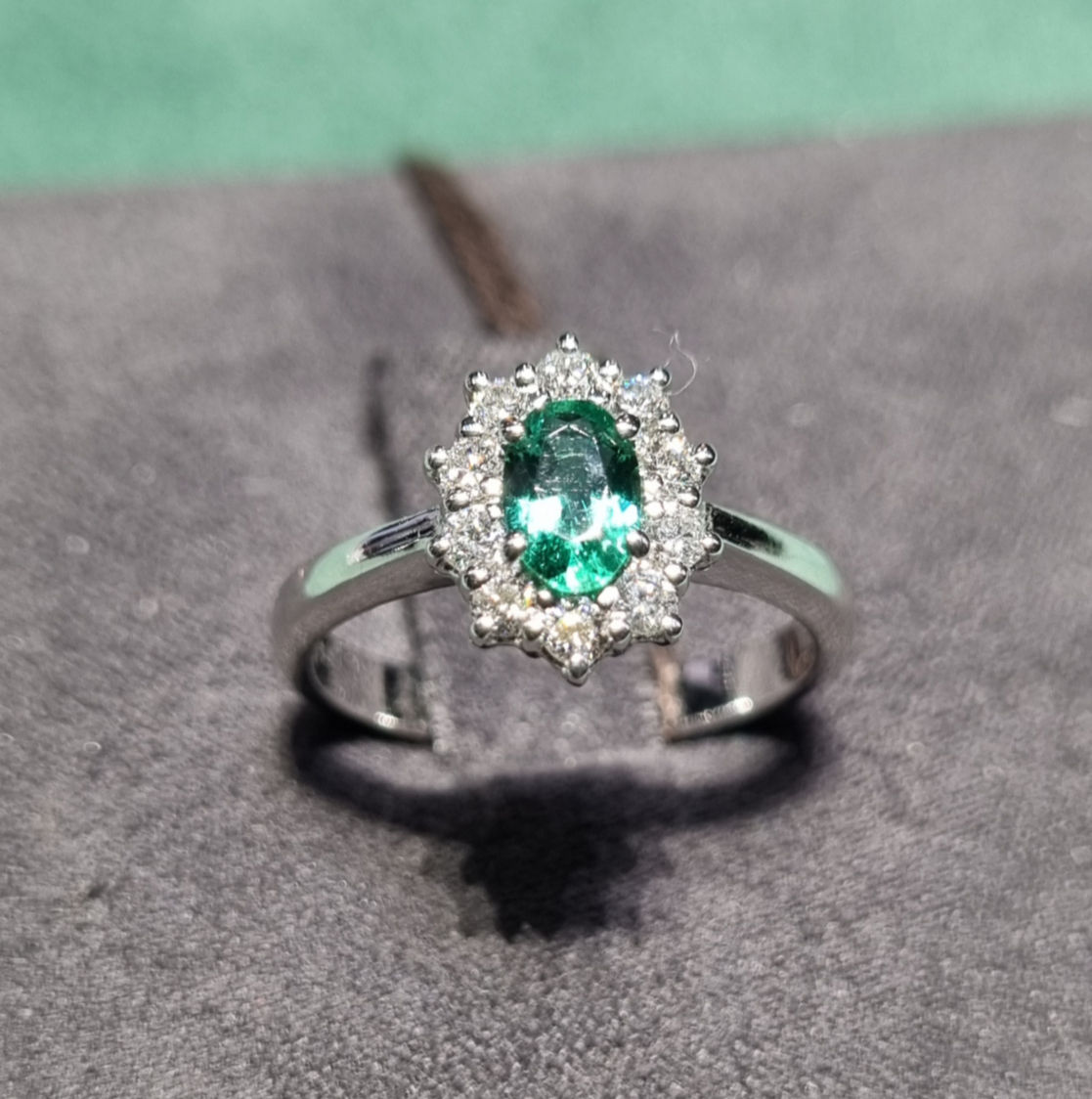 Anello "kate " smeraldo e brillanti