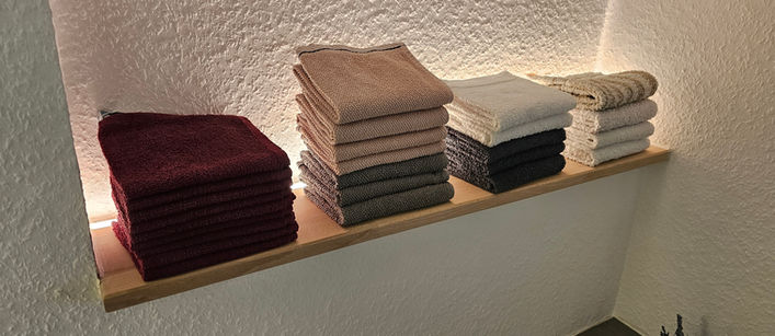 Beleuchtete Ablage aus Bucheleimholz. Handtuchablage beleuchtet, DIY, Handmade, Handgemacht.