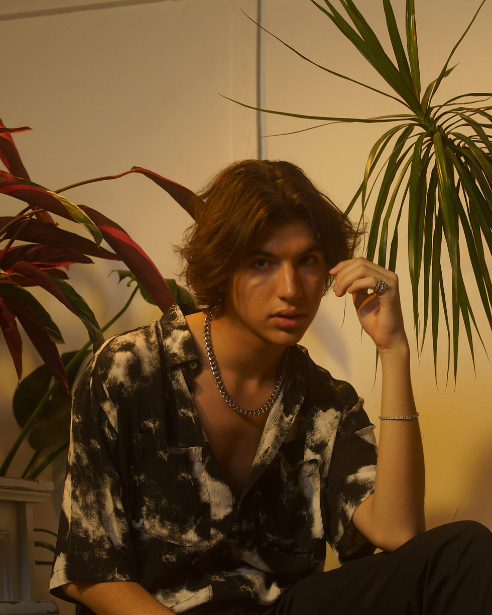 Leading with his energizing single "Great Big World," Ukrainian artist and musician Vinesto opens up in an inteview with MUD Magazine about reflecting on his teenage years and the current state of the world in his new EP "1718."