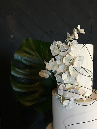 Hydrangea and Monstera Cake.JPG