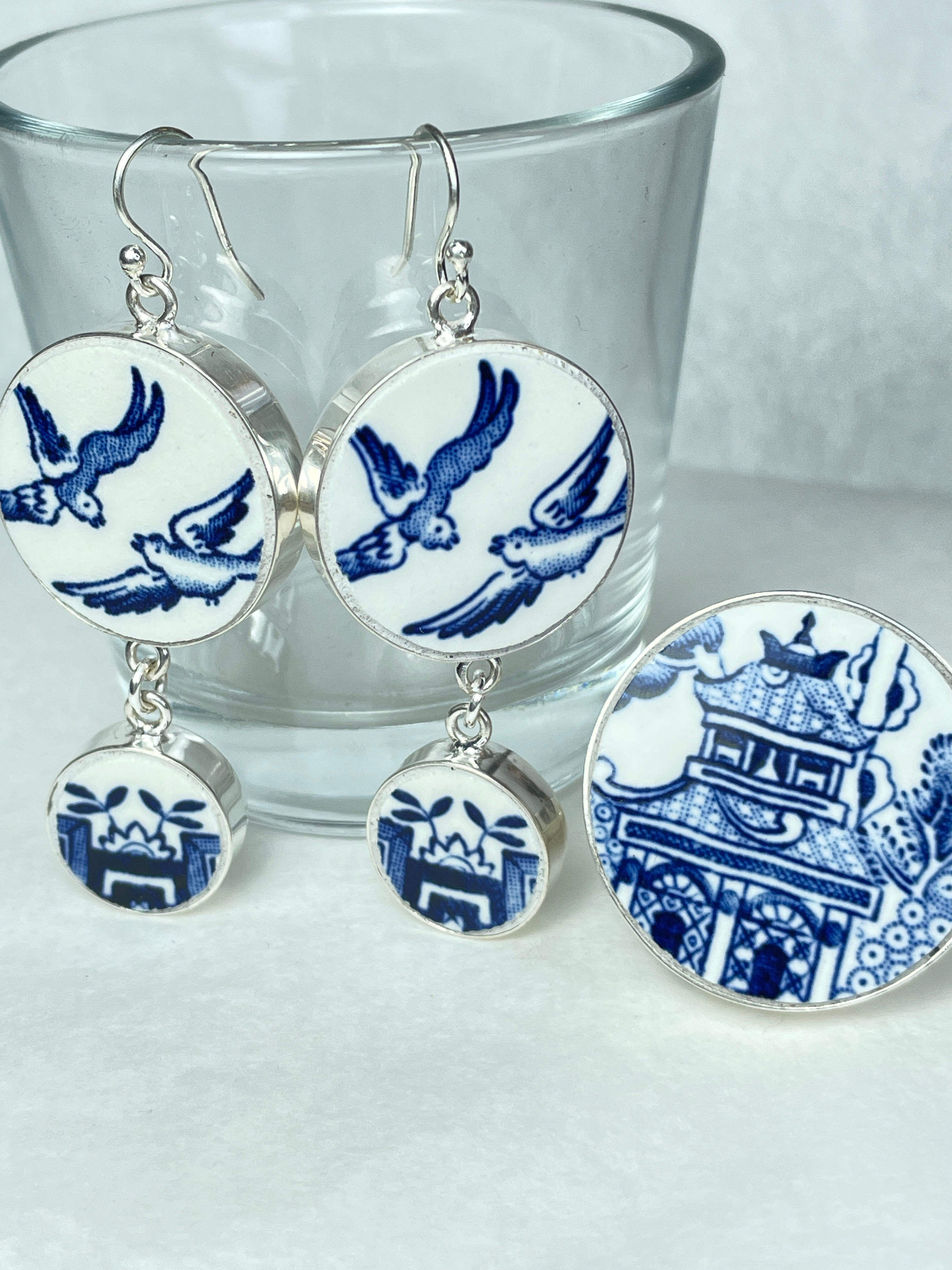 Churchill 'Willow Pattern' large vintage china jewellery set