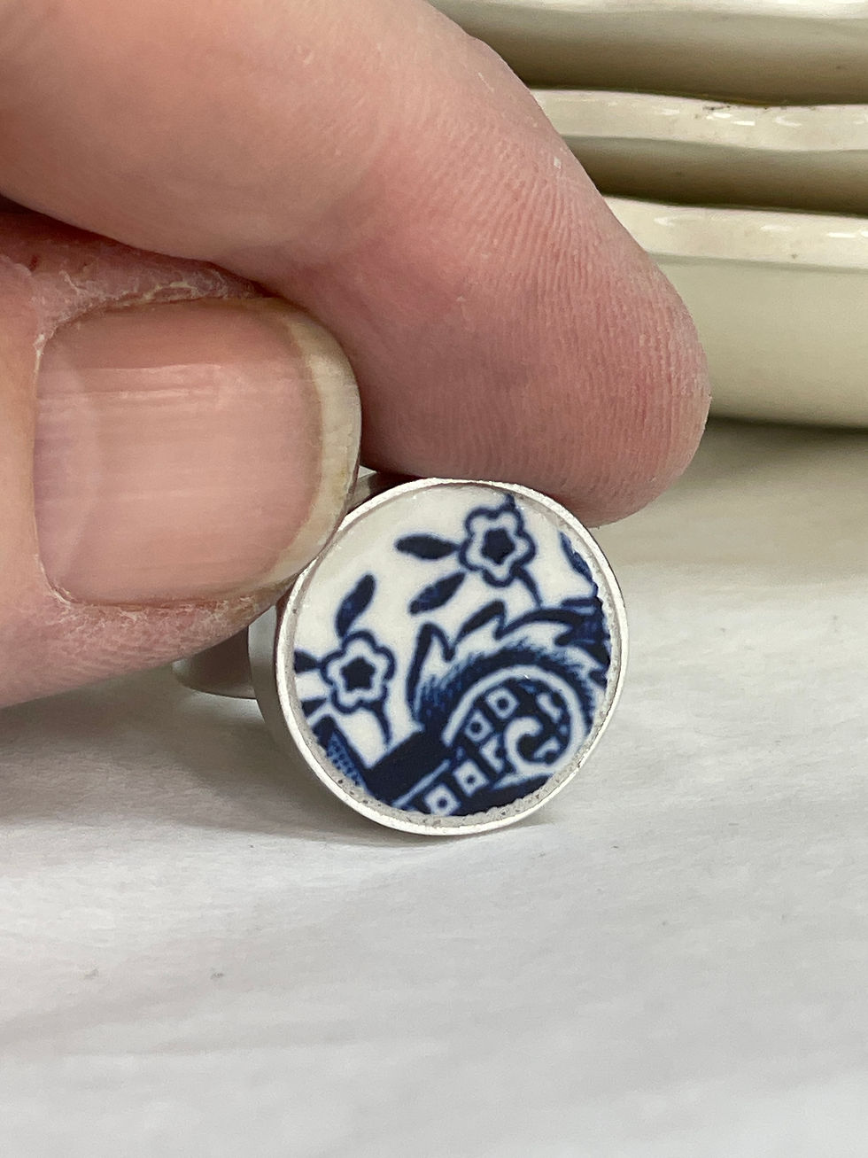 Thumbnail: Blue and white Willow pattern adjustable round ring