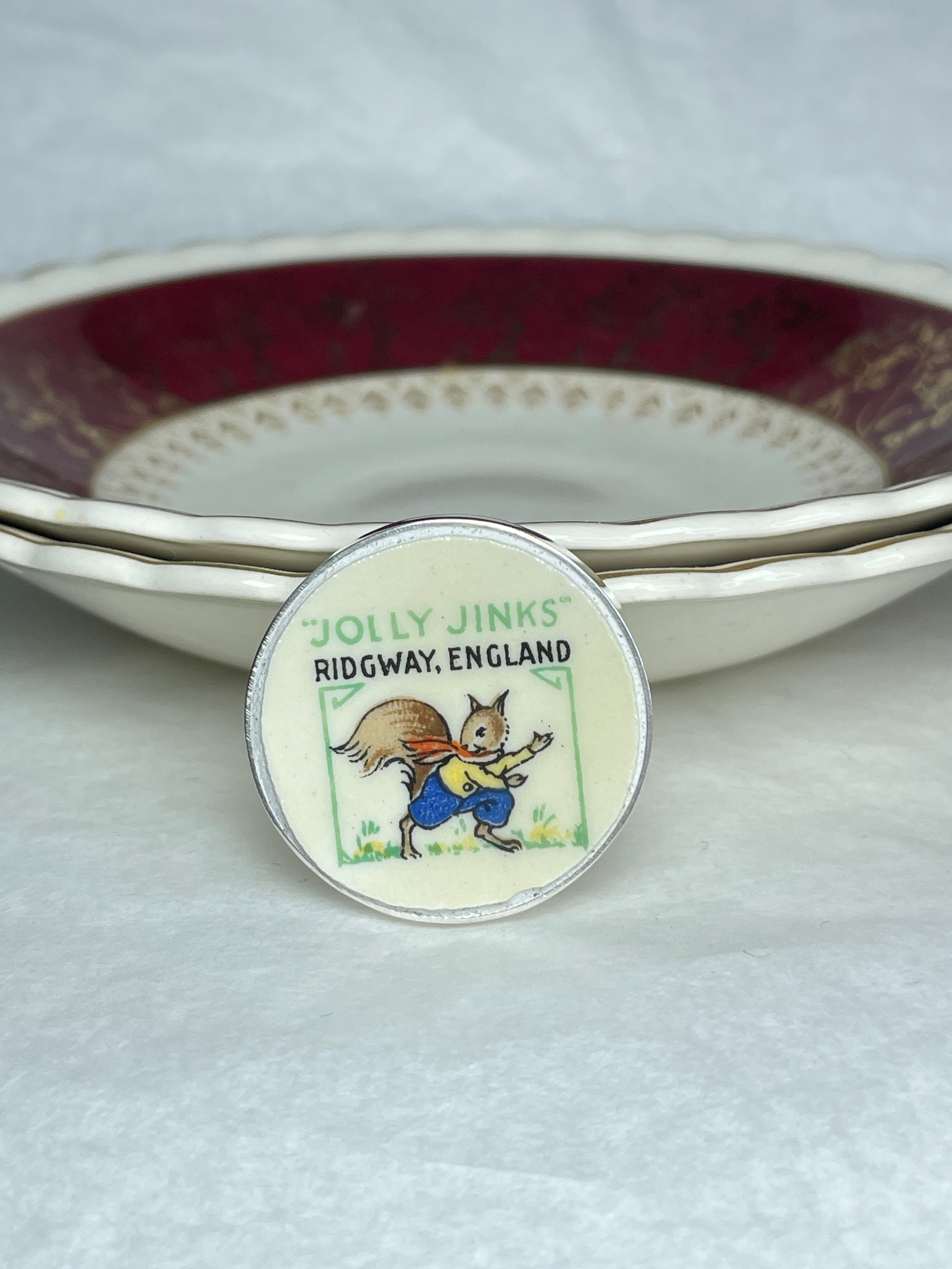 Ridgway, 'Jolly Jinks' round vintage china brooch