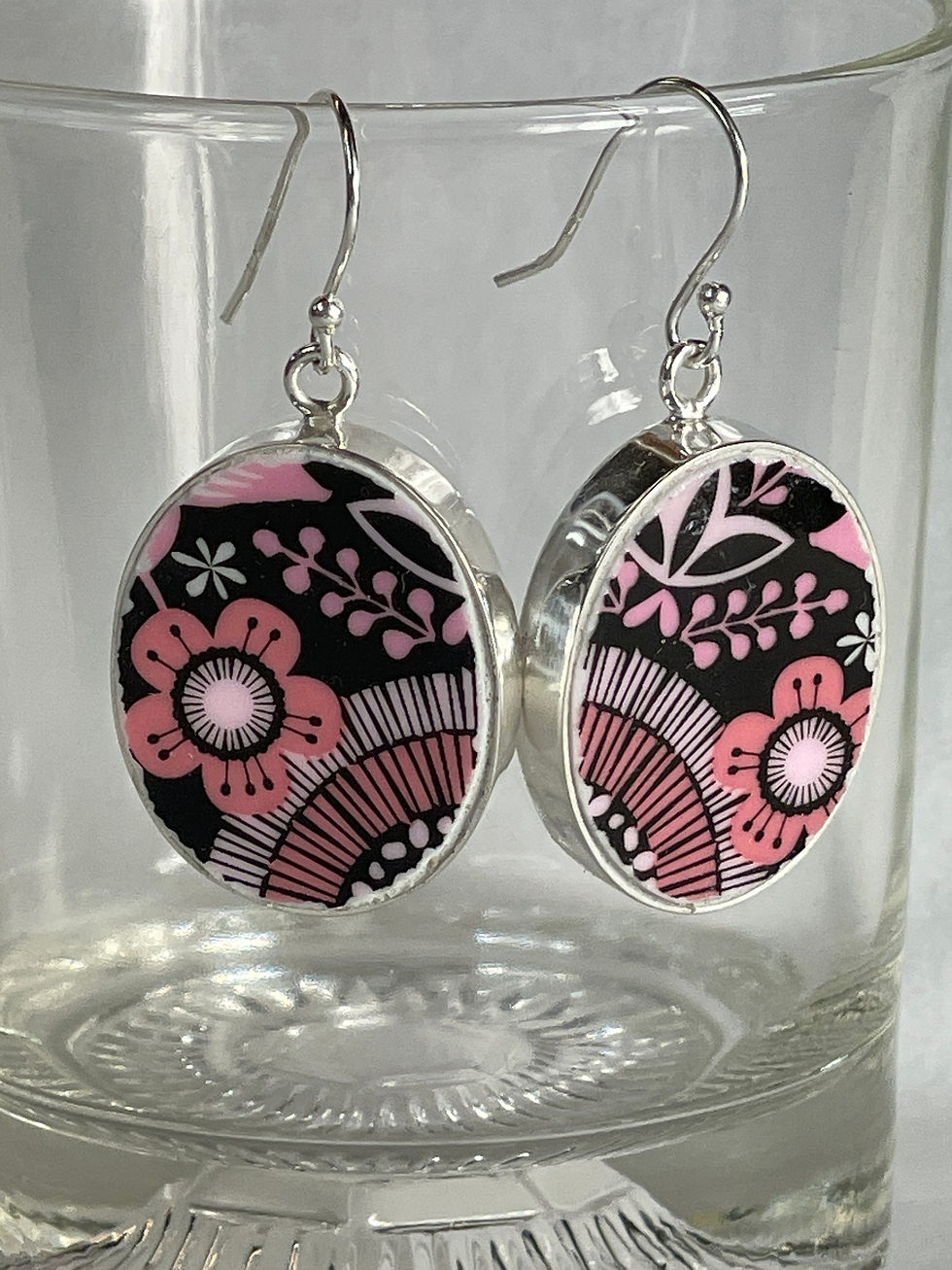 T2Tea Vintage Vibe, pink flower on black, oval china earrings