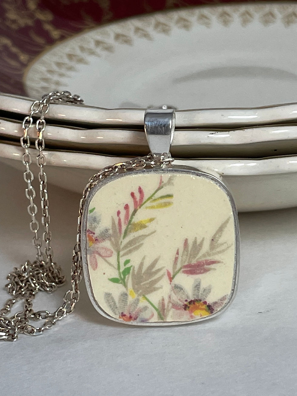 J&G Meakin 'Sunshine flower bowl' square pendant