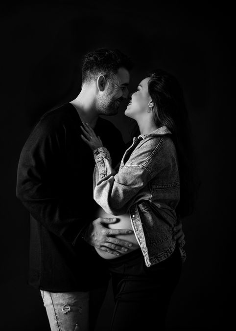 מחיר צילומי הריון בסטודיו