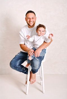 סטודיו לצילומי גיל שנה בסגנון לבן 