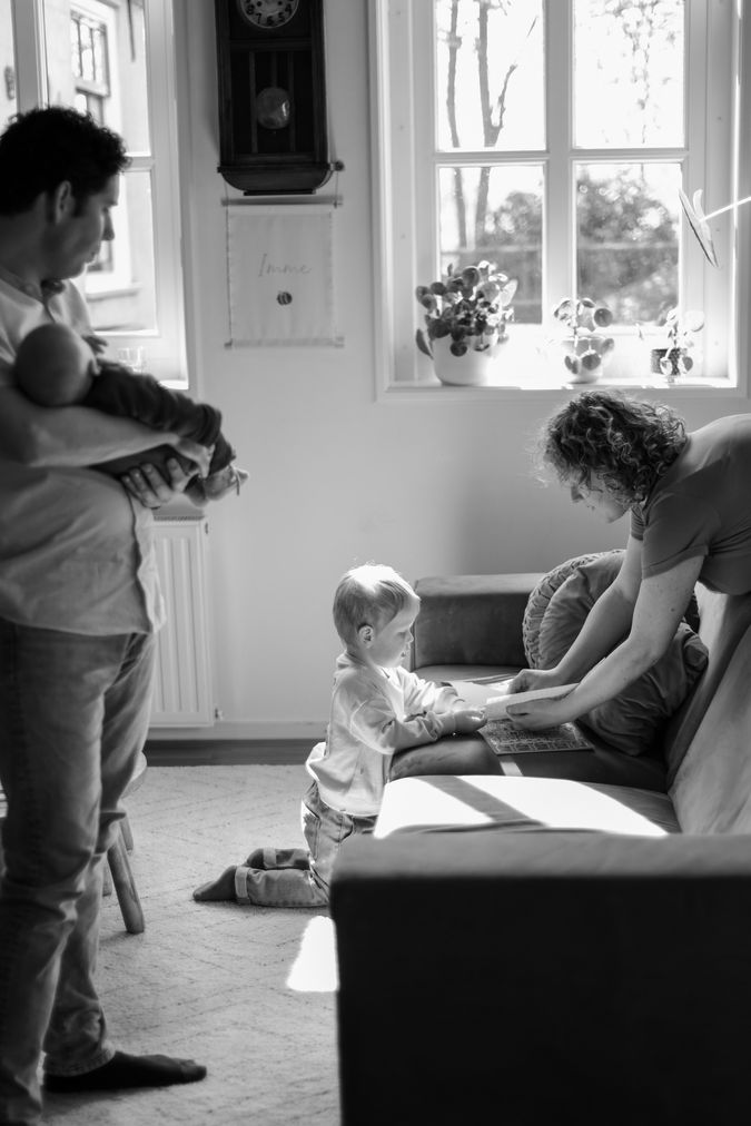 Het gezinsleven in de huiskamer. 