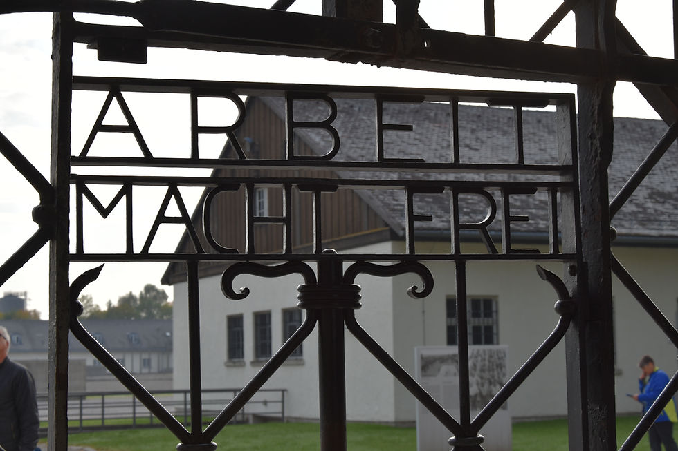 Dachau Eingangstor.JPG