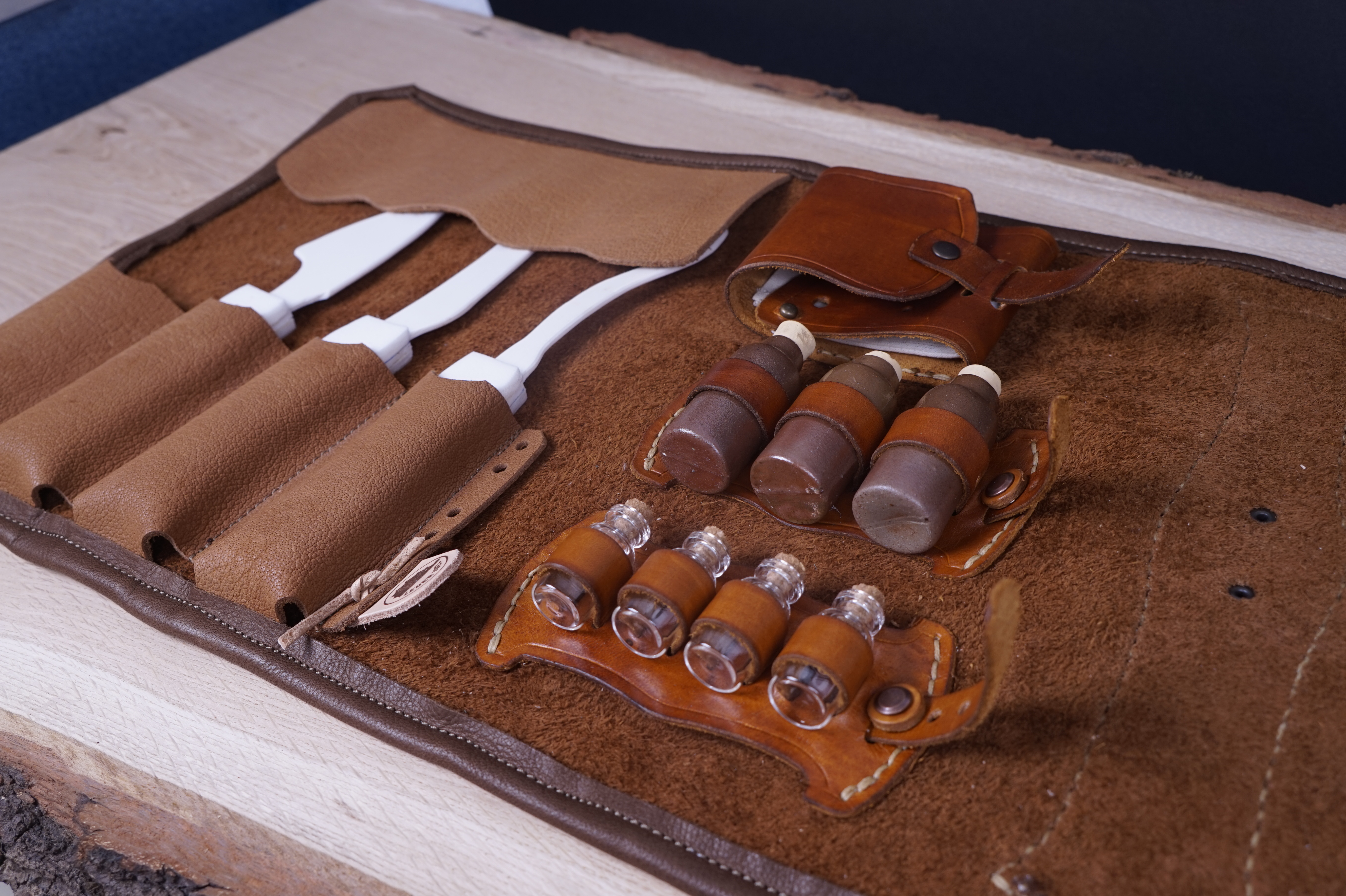 Rolltasche "Medicus", Farbe mittelbraun / dunkelbraun
Das Notwendige immer griffbereit, den Schnelligkeit rettet Leben!
