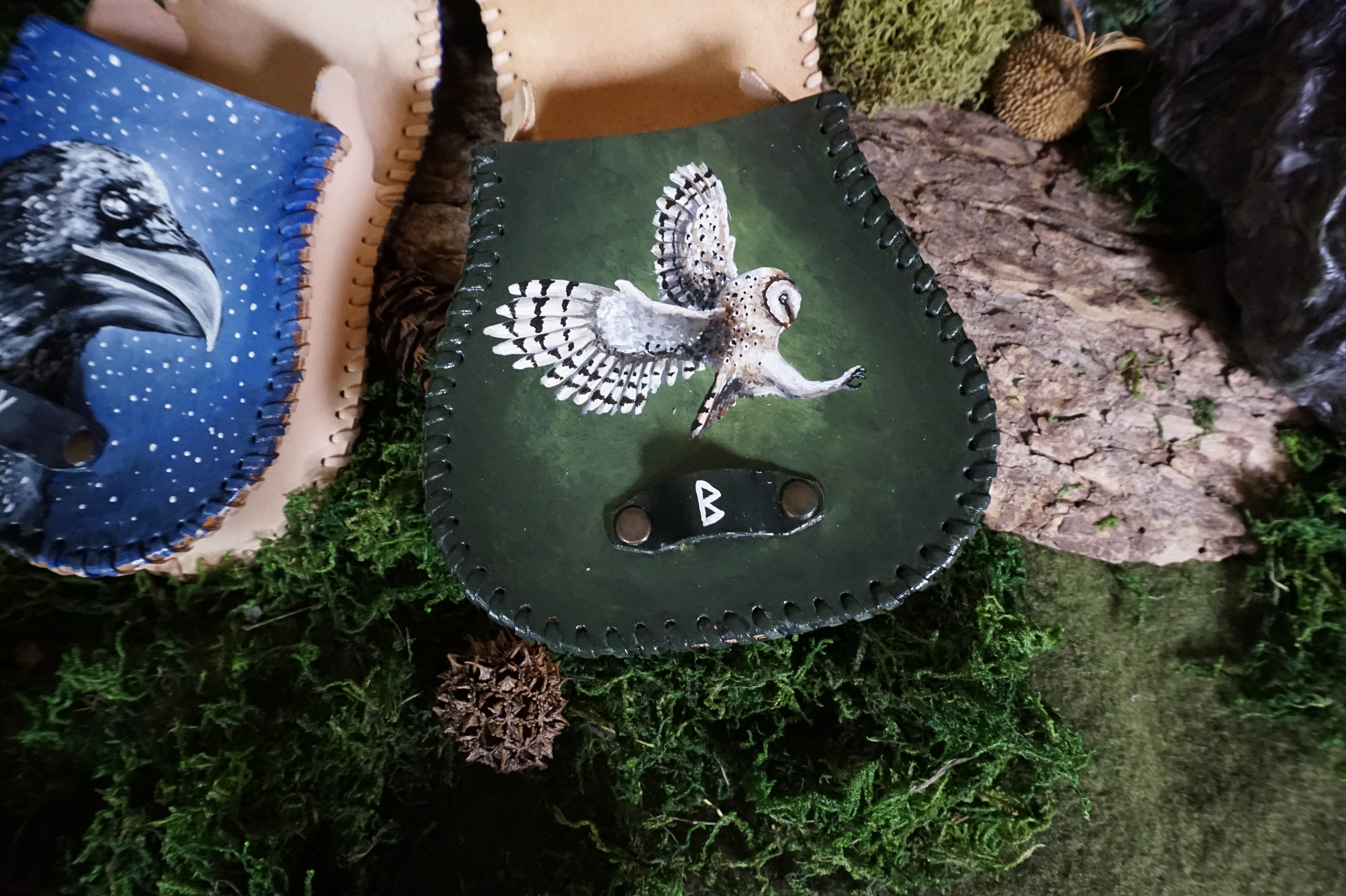 Gürteltasche "Tribal" M, Sonderedition. Sonderedition
Größen M / L
Motiv auf Anfrage
Mit Gürtelschlaufe 40mm