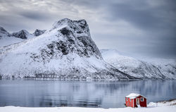 Red Hut and Finnkona Peak