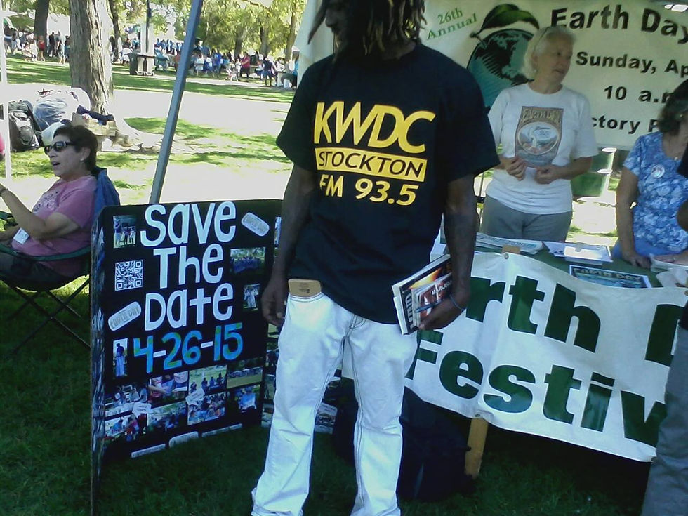 KWDC FM 93.5 T-Shirt