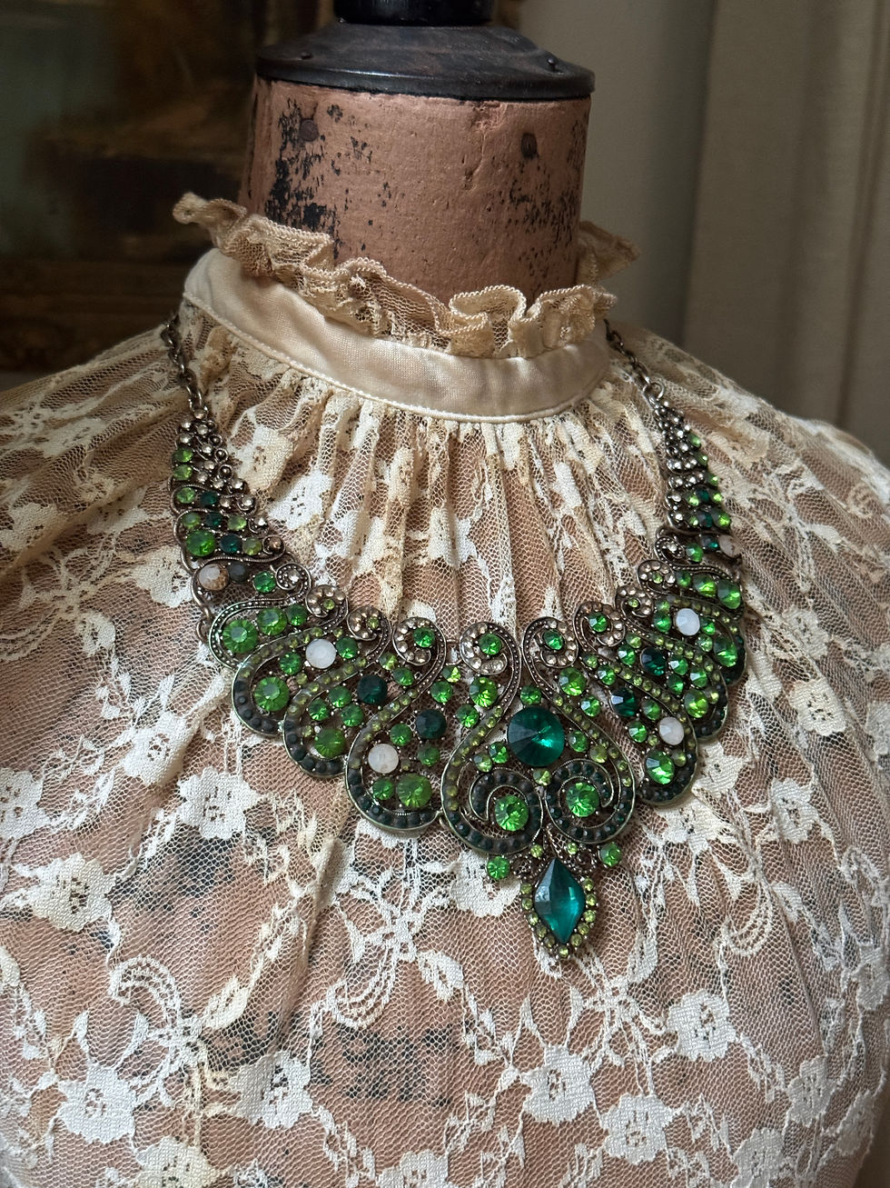 Thumbnail: Emerald Gem Necklace 