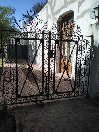 Portón Colonial.
Herrería artística Gabriel