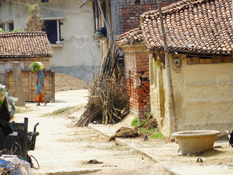 India's new generation between luxury and poverty