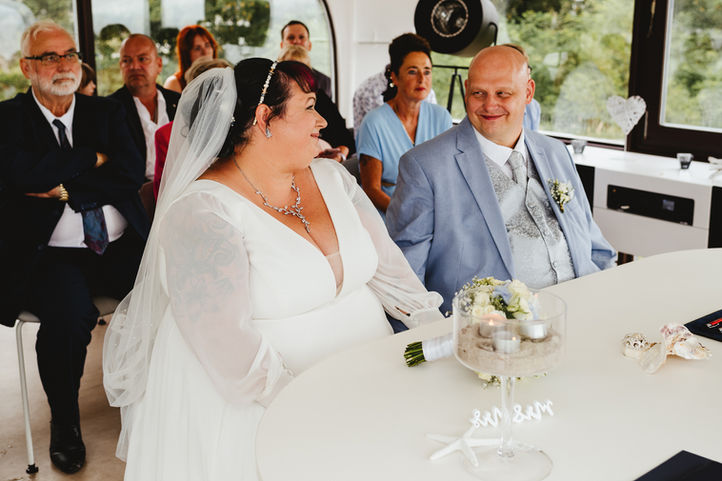 Authentische Hochzeitsfotografie auf Rügen I Hochzeitsfotograf Müther-Turm I Binz