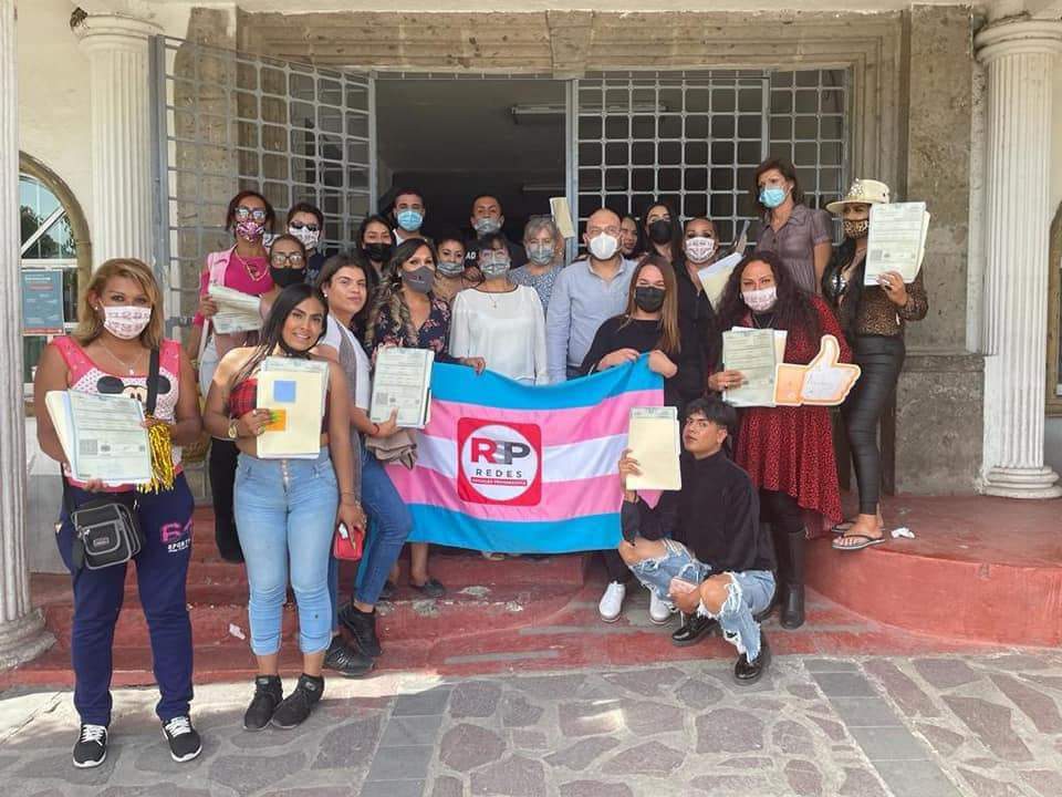 En Zacatecas: Hacen realidad la adecuación de su identidad en actas.