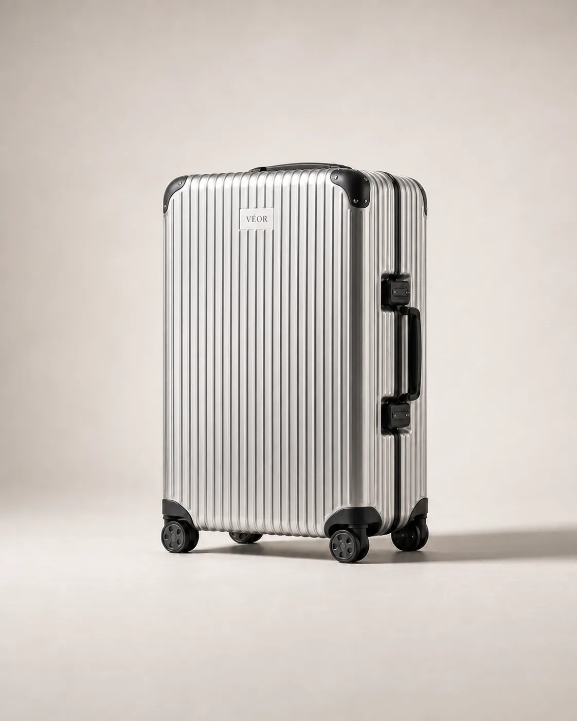Silver VÉOR aluminium suitcase in a refined product composition