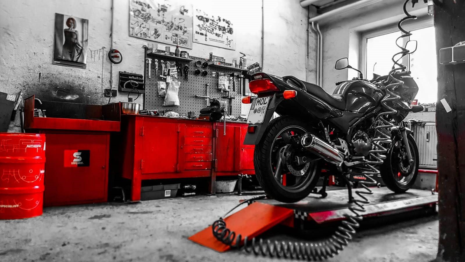 Motorradhalle Thäle Werkstatt