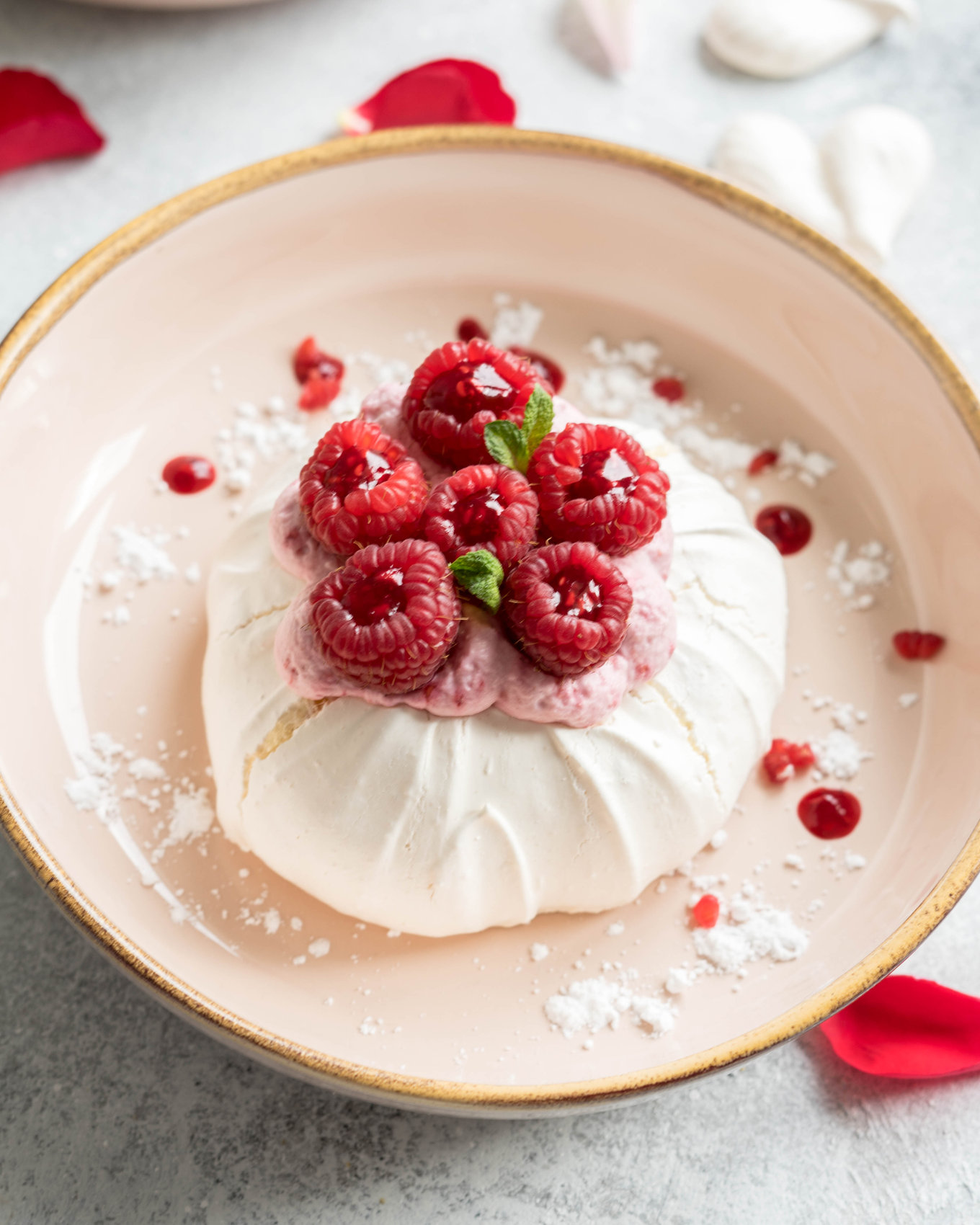 pavlova et framboises pour la Saint Valentin