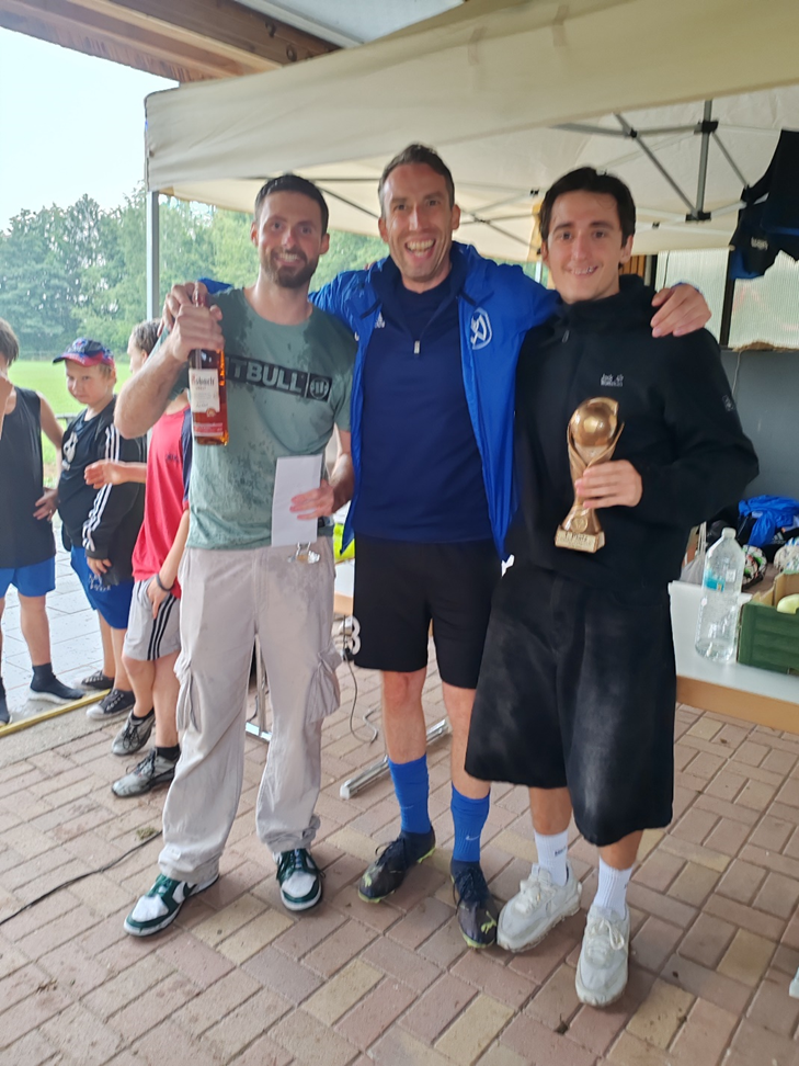 Attraktives Freizeitturnier und 9-m-Turnier beim Sportverein Waldrennach 