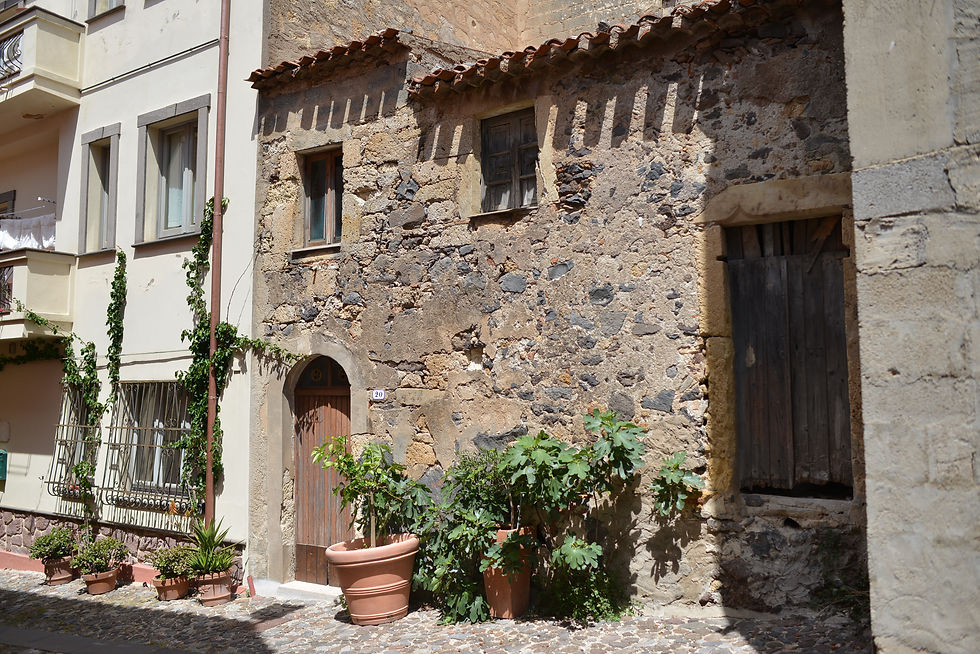 The casetta before renovations and the addition of a floor.