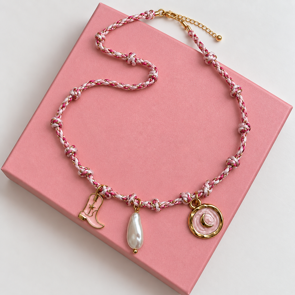 collier tissu rose femme Rosa avec trois charms