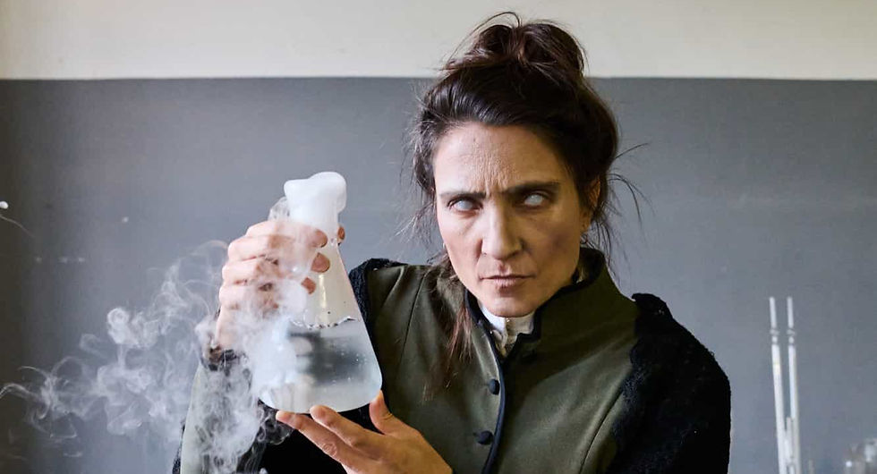 Actriz encargada de dinamizar y guiar la actividad