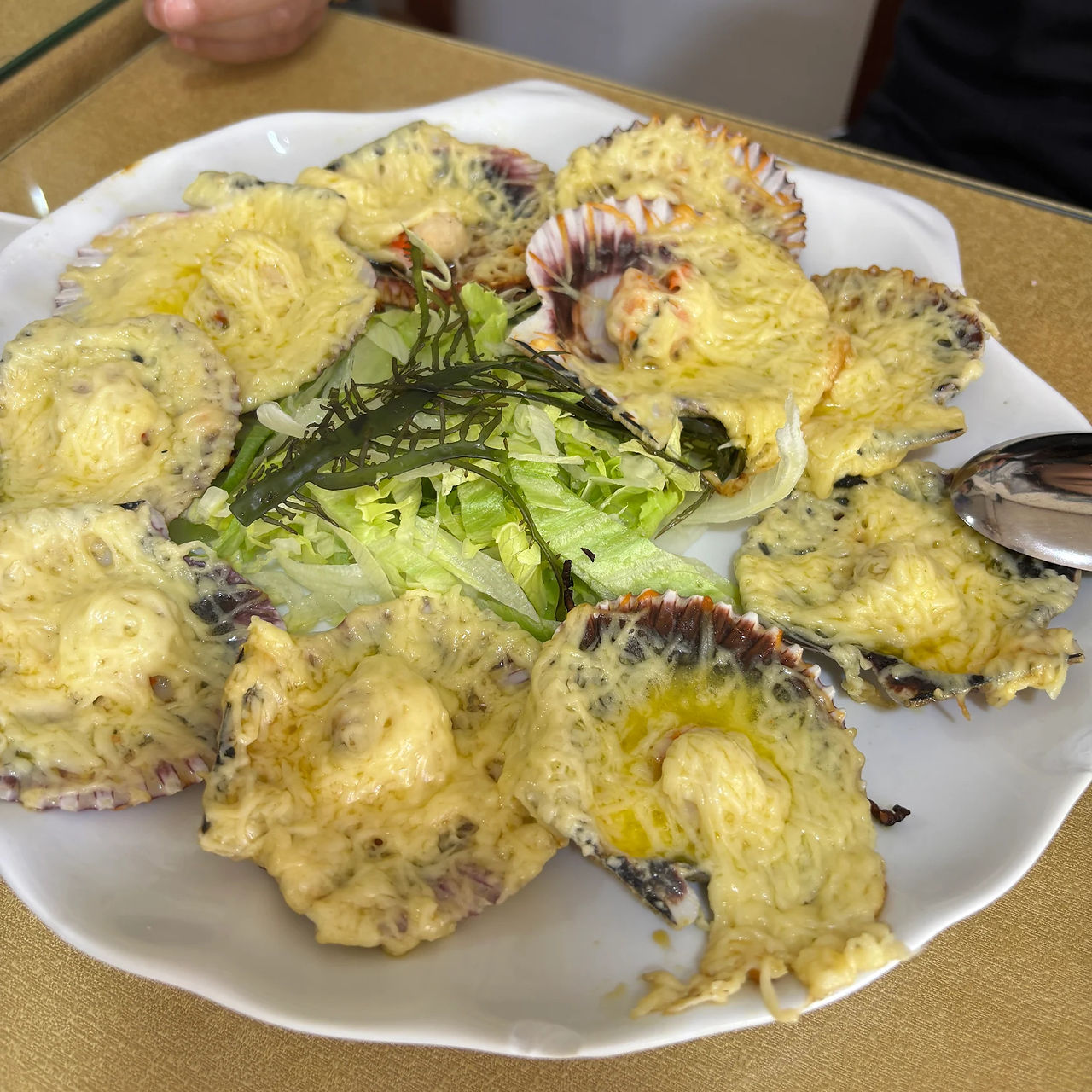 Conchitas a la parmesana en Fondo Marino