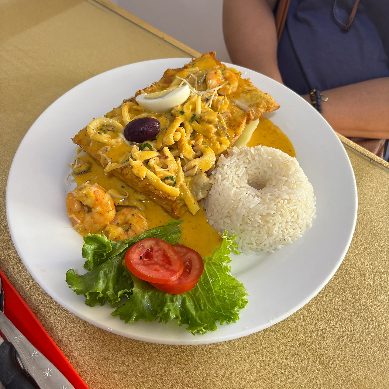 Pescado con mariscos en Fondo Marino