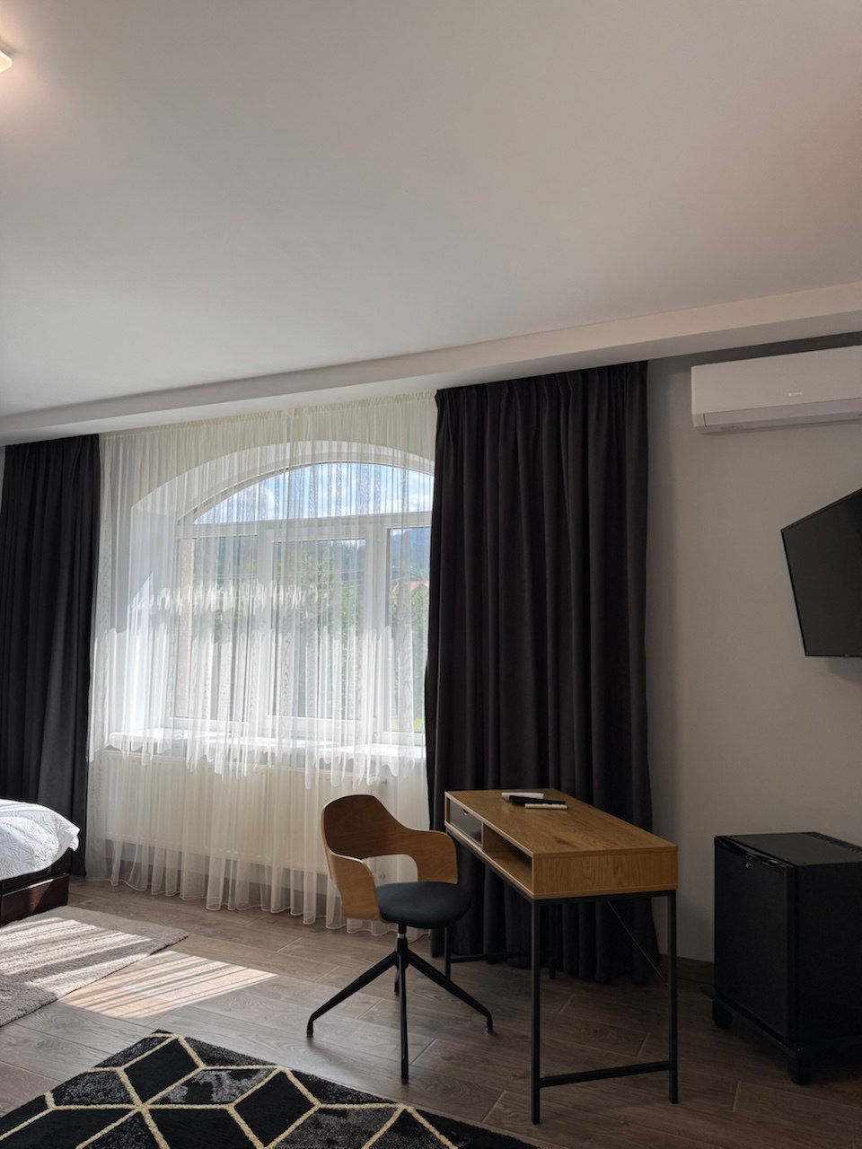 Прев'ю: НОМЕР 203  |  ДВОМІСНИЙ З ВЛАСНОЮ ТЕРАСОЮ ТА ГОЙДАЛКОЮ