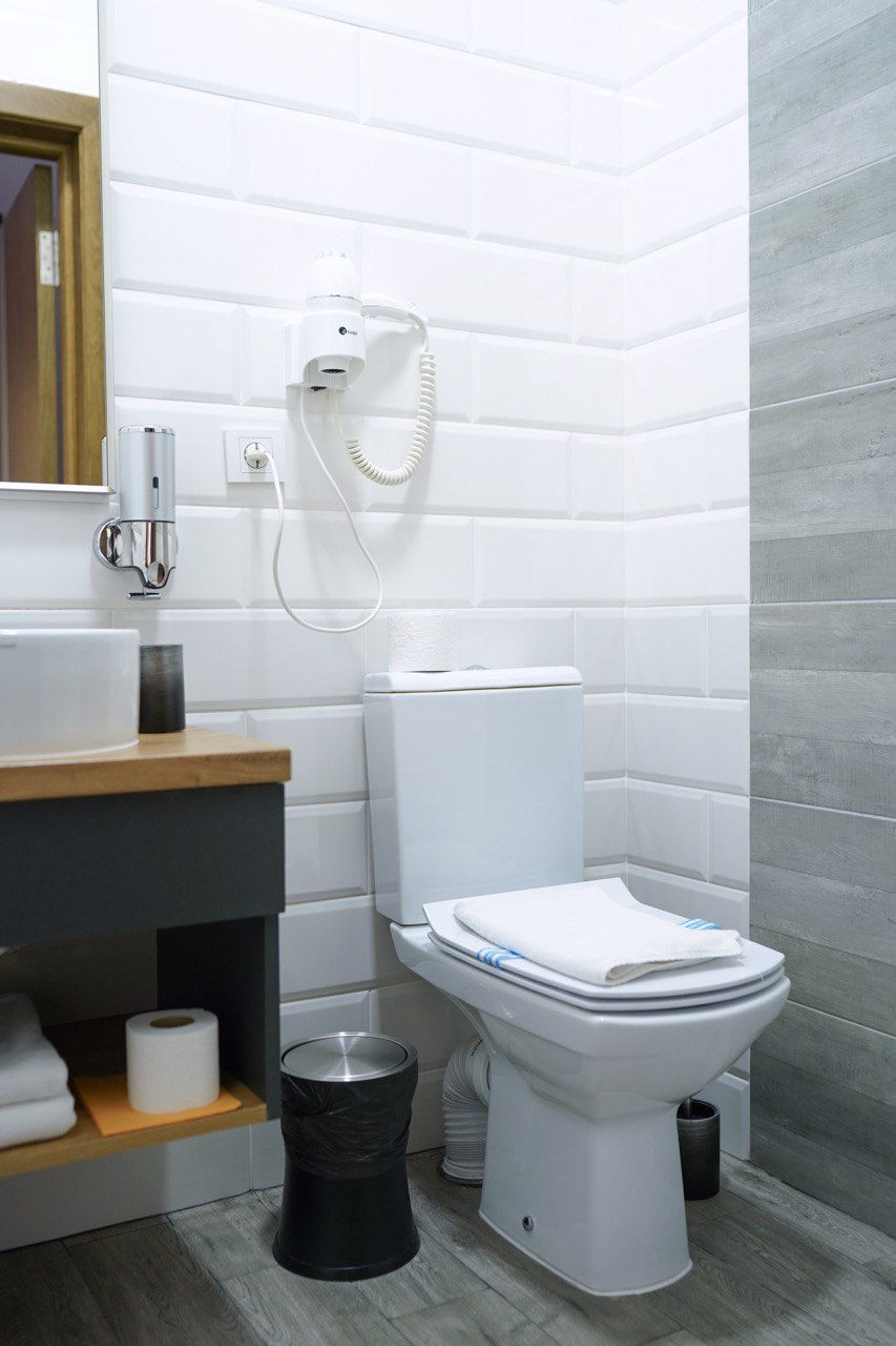 Прев'ю: НОМЕР 204  |  ДВОМІСНИЙ З ВЛАСНОЮ ТЕРАСОЮ ТА  ГОЙДАЛКОЮ