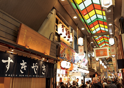 厳選和牛400年の歴史を持つ“京の台所”錦市場の中に暖簾を掲げる店舗