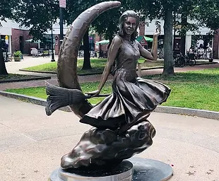 Hocus Pocus Statue